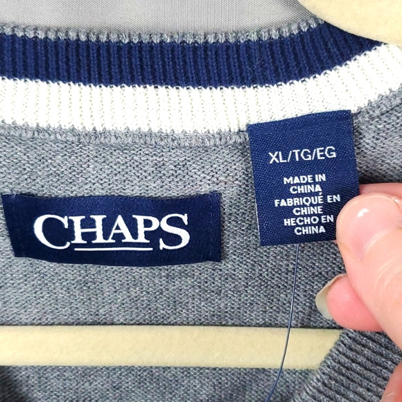 Chaps Men's Gray V-neck Sweater Vest, Size XL, New - Picture 3 of 6
